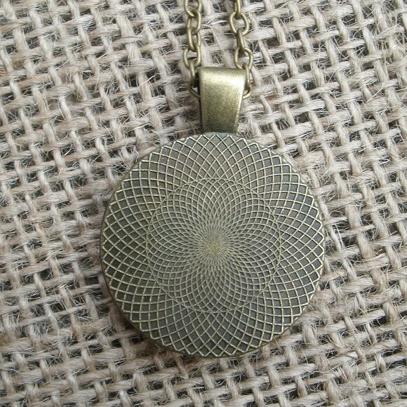 Celtic 4 Directions Knotwork Glass Cabochon Pendant Necklace - Picture 4 of 14